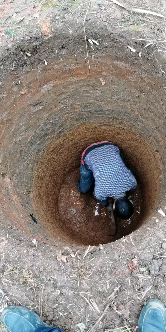 农村自挖水井