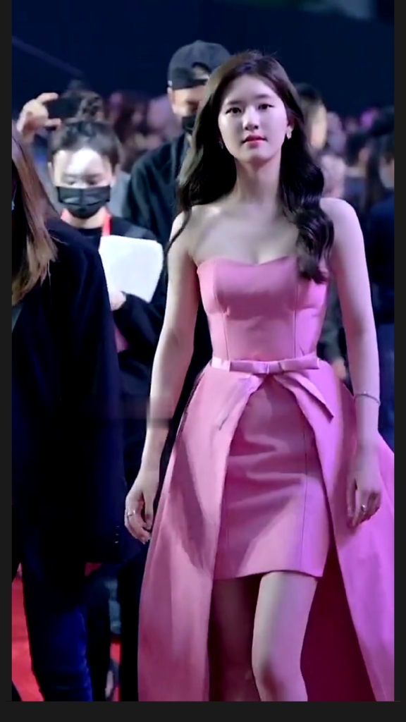 赵露思粉色礼服和平常表情不一样的味道-度小视