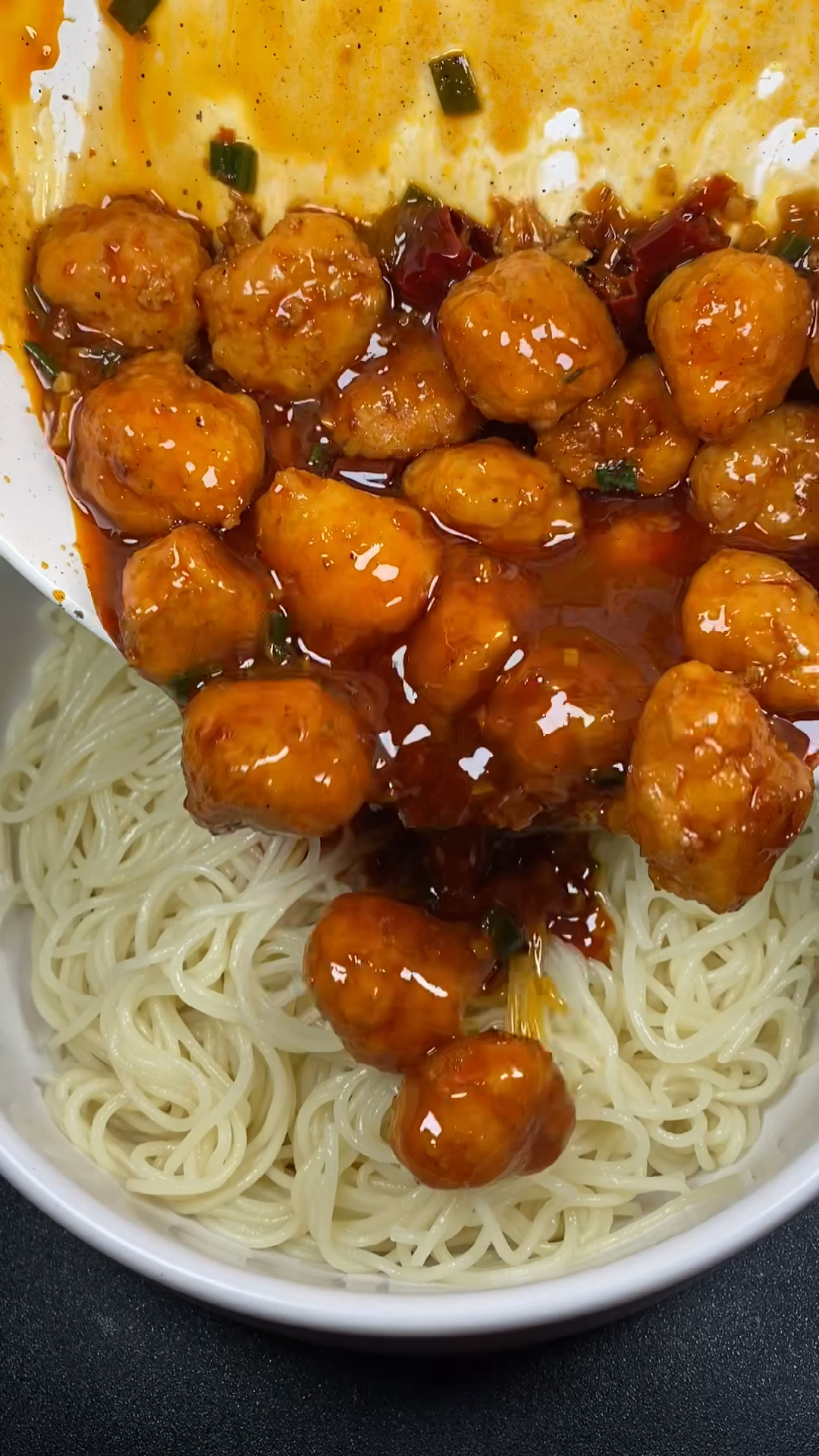 虾球q弹,面条裹满酱汁!吃一口太过瘾了