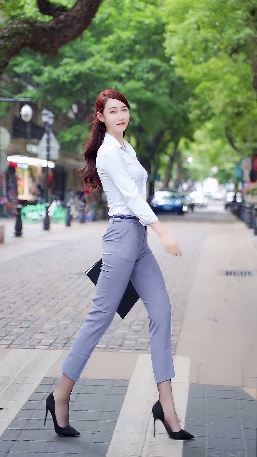 街拍气质上班族美女小姐姐