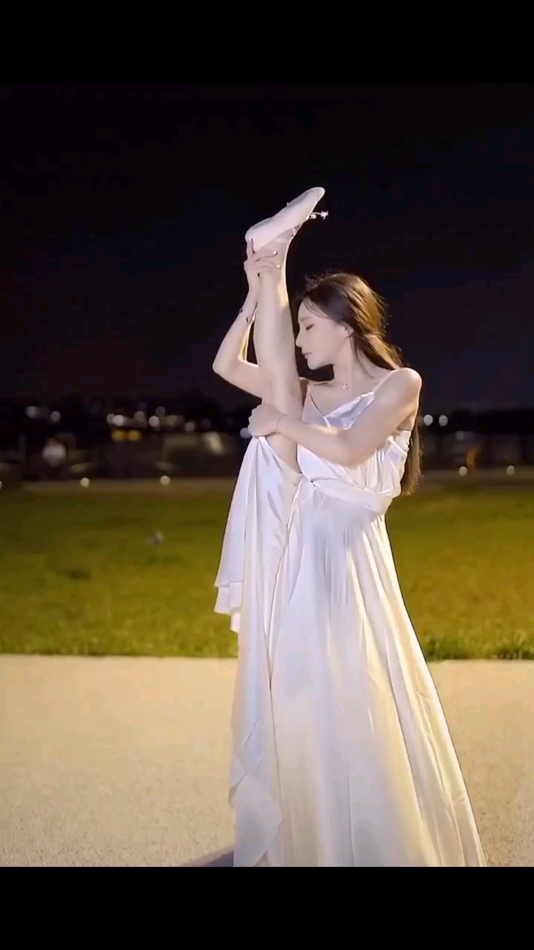 女孩的舞姿优美吗?