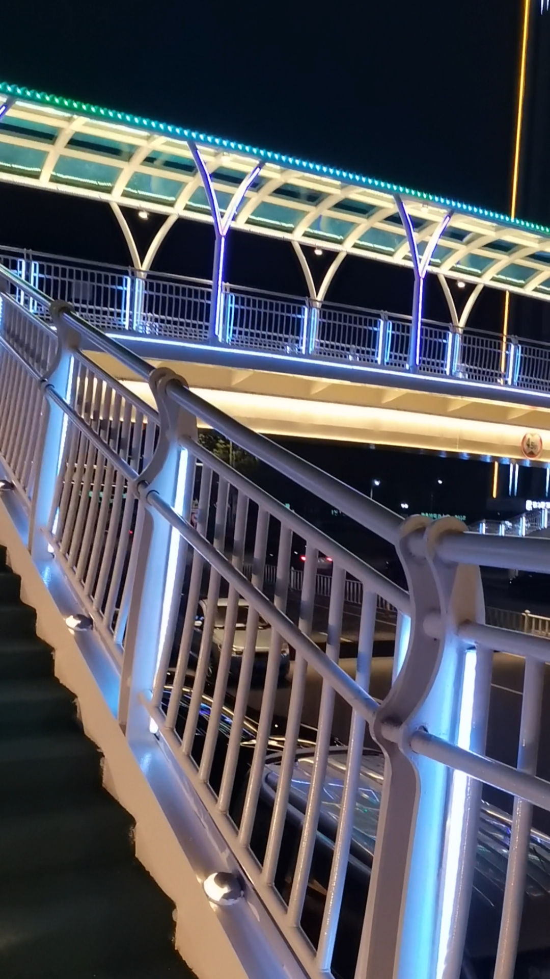 记录生活#天桥景观灯光护栏