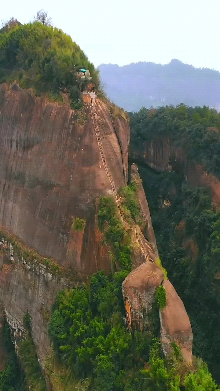 丹霞山天梯图片
