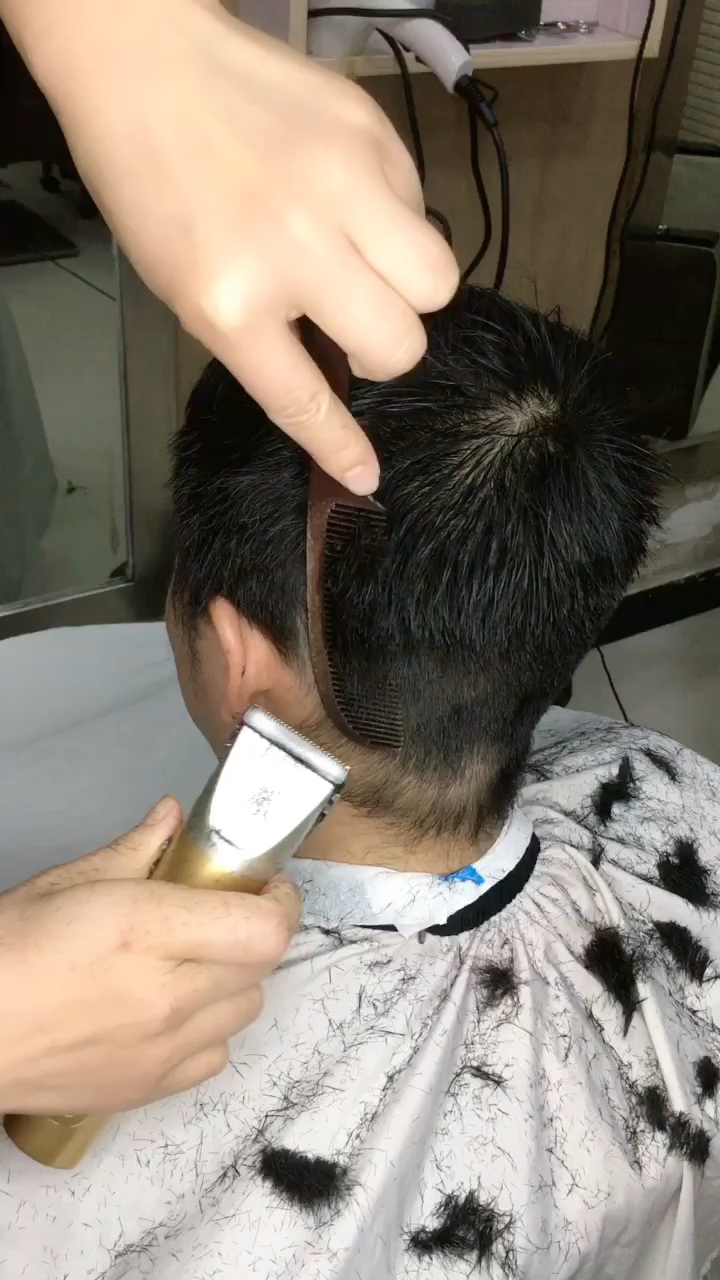 记录生活#女学徒第一次剪头发-全民小视频