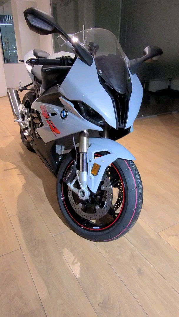 摩托车宝马s1000rr这颜色少见