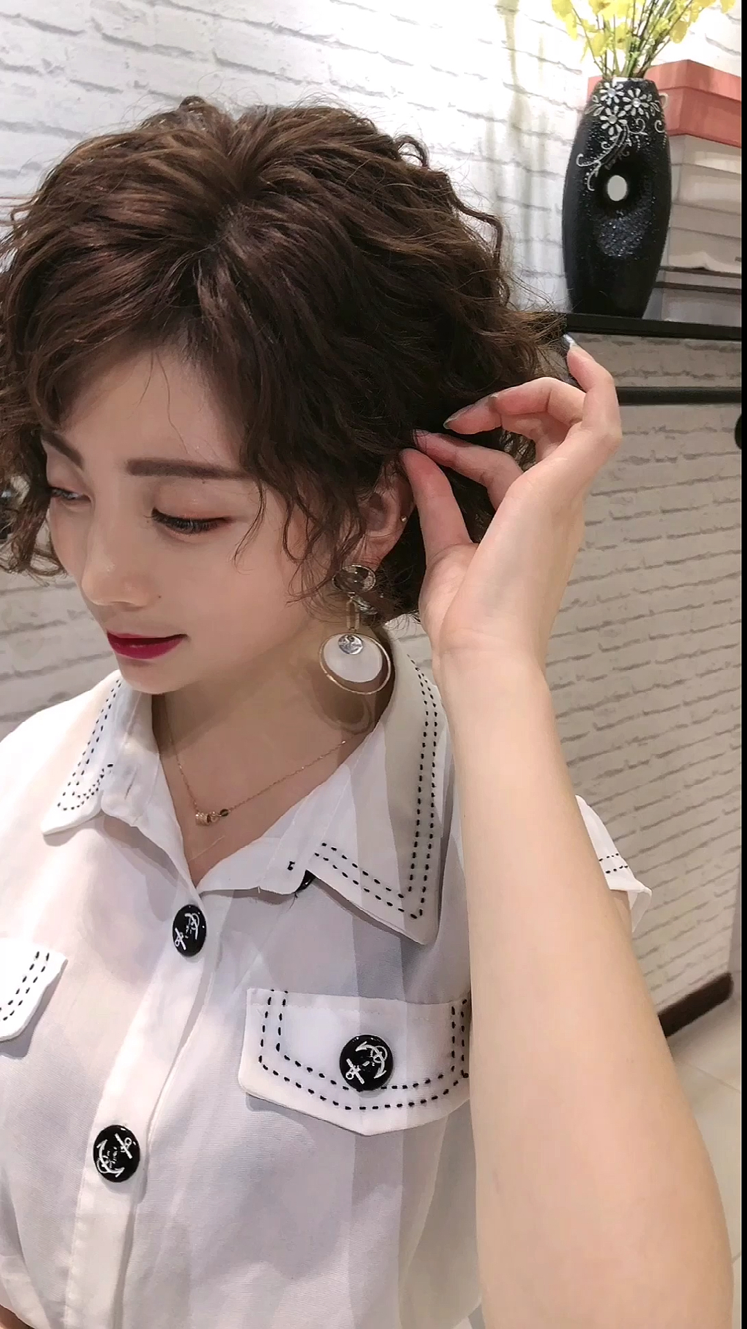 短款羊毛卷!秀出气质女人味.#感谢全民小视频#感谢热门