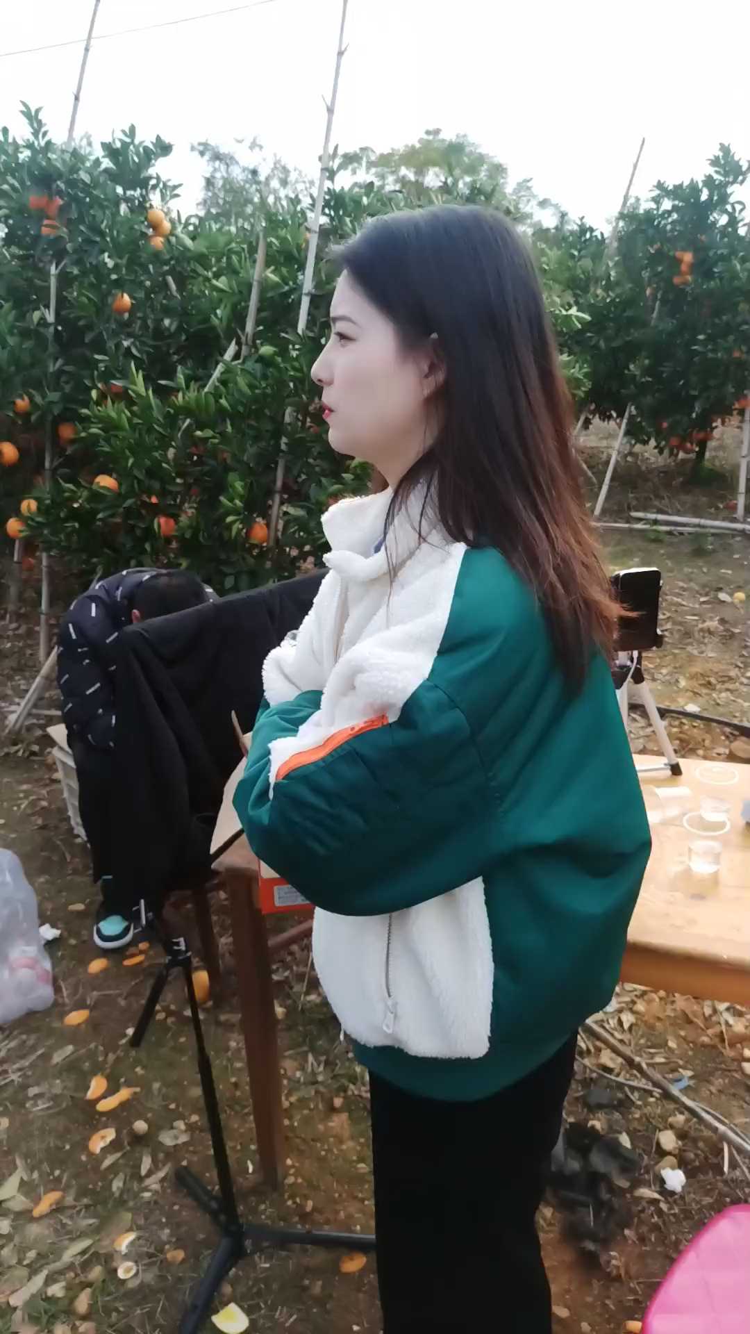 这个小女孩叫葛漂亮来我们信丰卖赣南脐橙一场就卖了8000单不光人漂亮