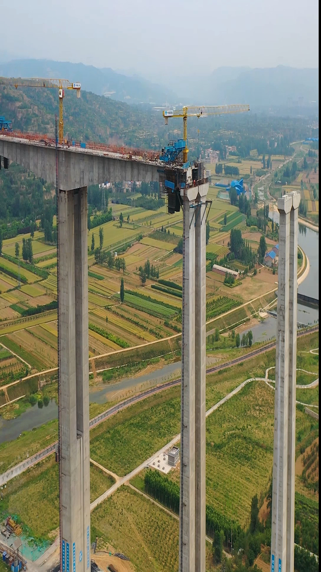 中国桥梁没有垮不了的山河,河南在建第一高桥,弘浓剑河特大桥.