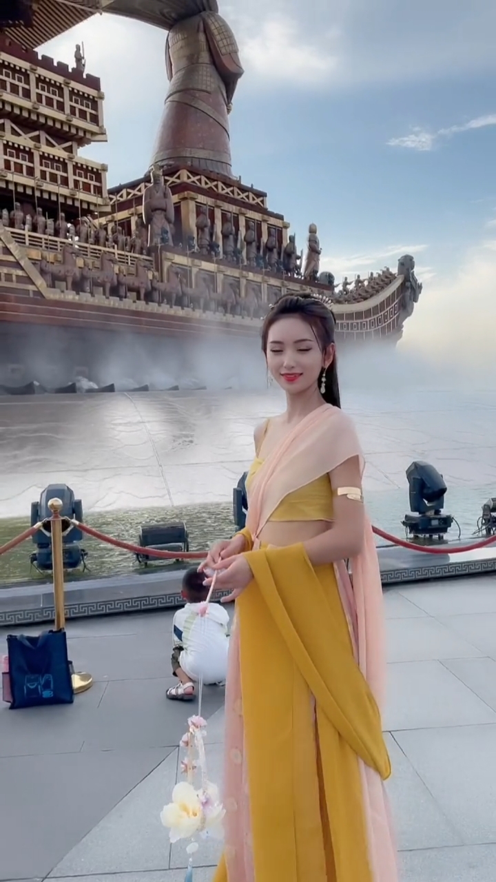 网红美女千艺小姐姐