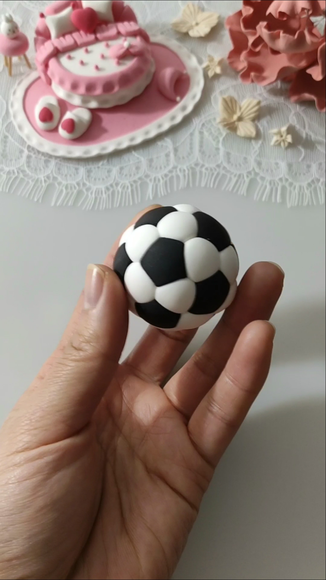 足球#小朋友的最爱,粘土足球怎么破努力搓圆球就对了.