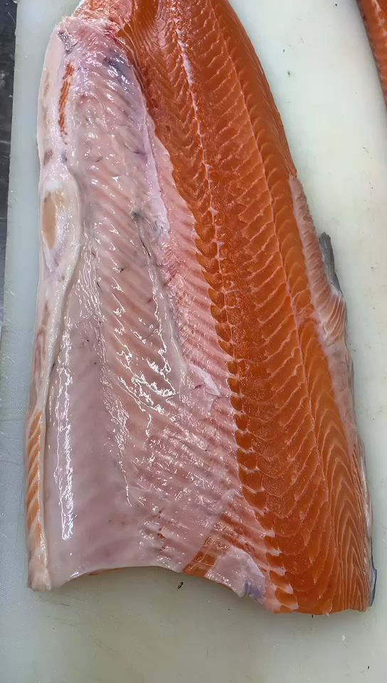 三文鱼#三文鱼去个腹刺,这个手法怎么样?