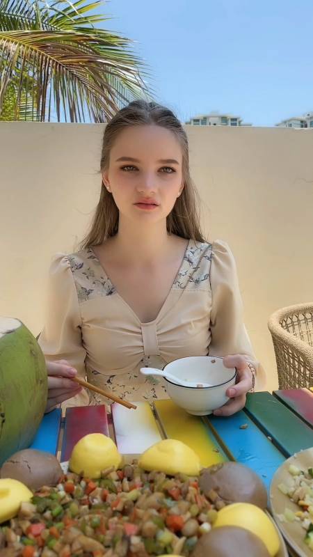 65万次播放.2022-04-241494本本和阿丽娜133.