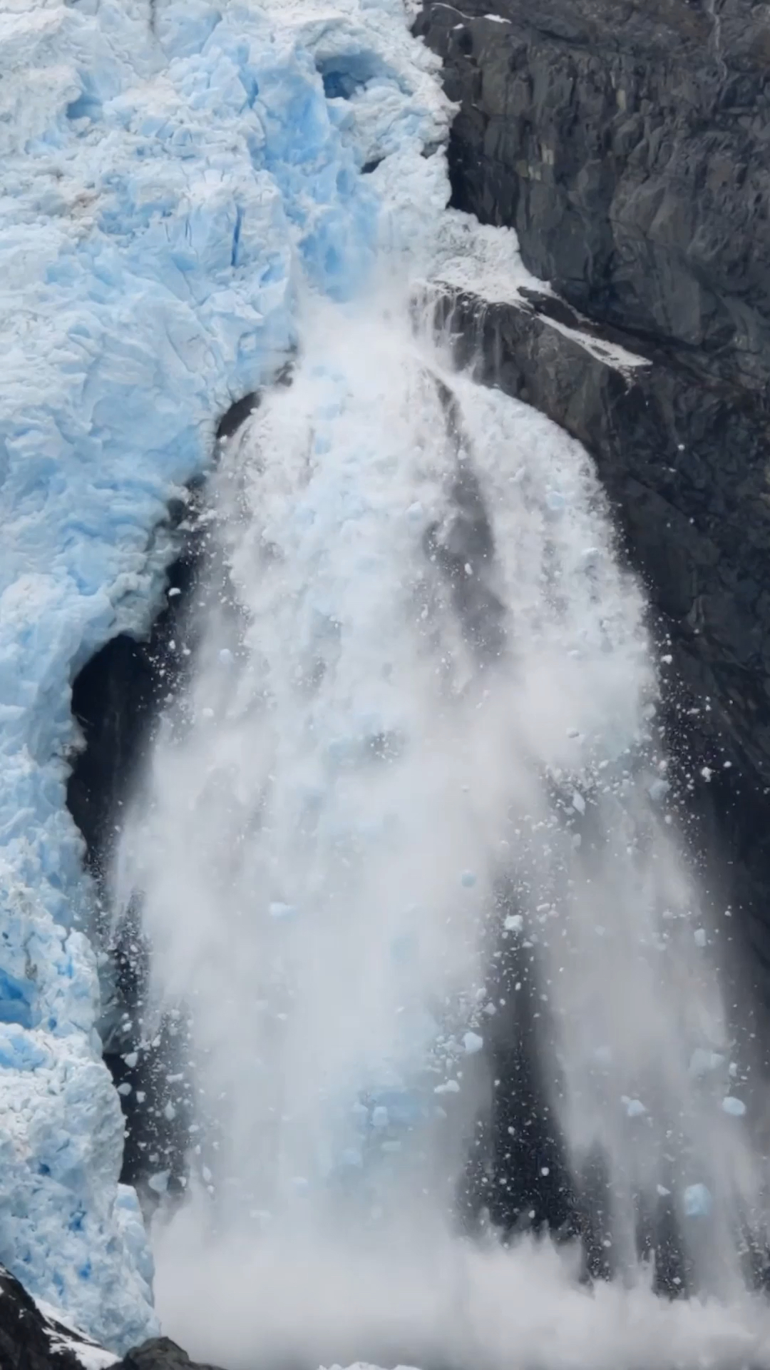 南极冰川消融坍塌,气候变暖