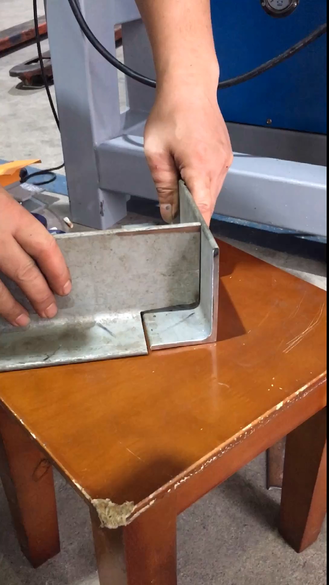 角钢切边冲角90度槽钢冲孔切断