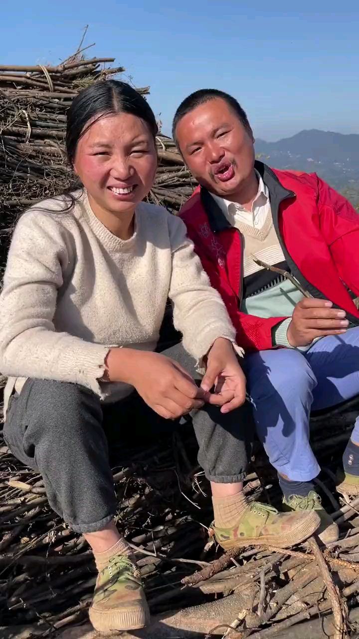 牛爱芳和小春花想做点什么事情