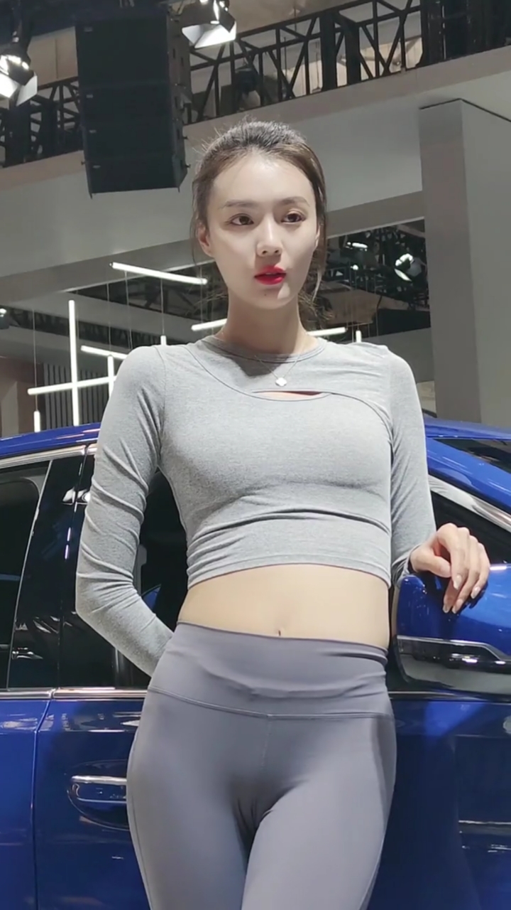 紧身衣美女车模