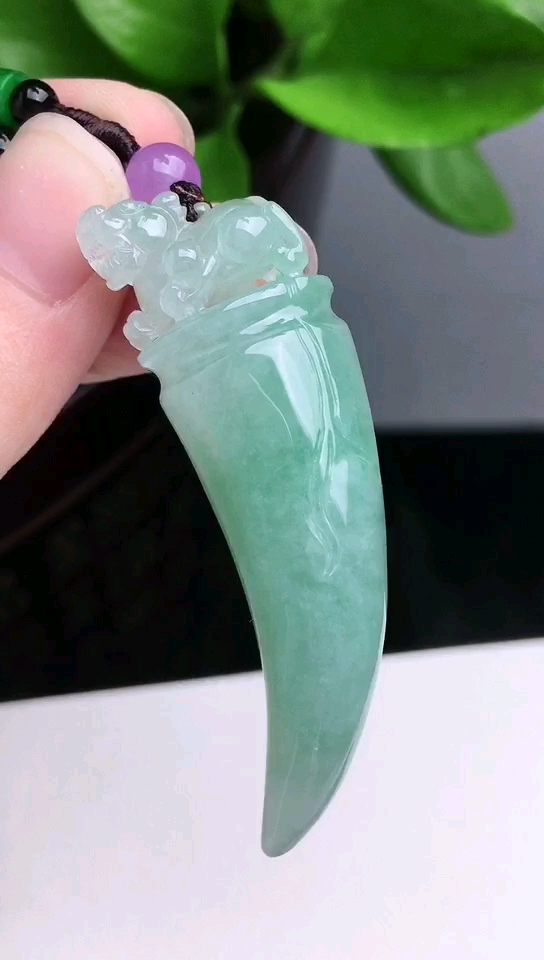 天然冰润翡翠龙牙貔貅