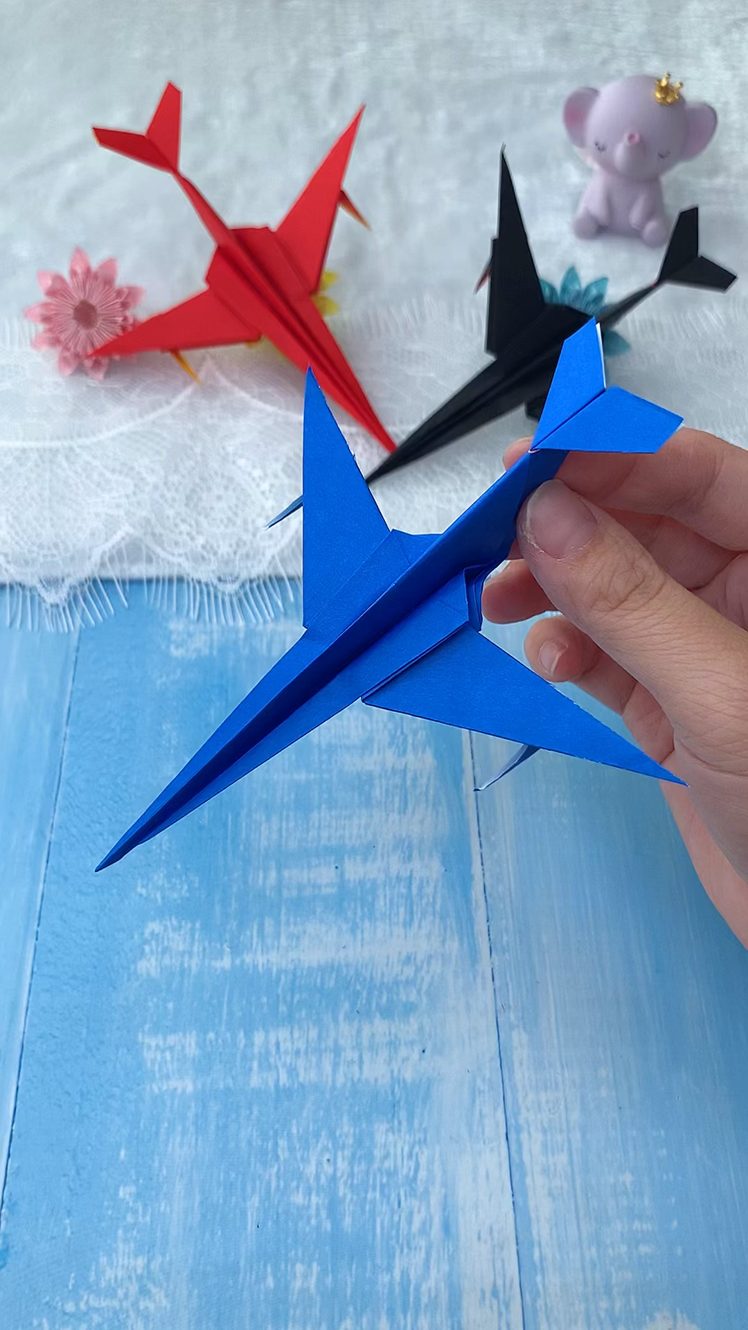 超级酷的一款纸飞机一张纸就能折出来你小时候有折过这样的纸飞机吗