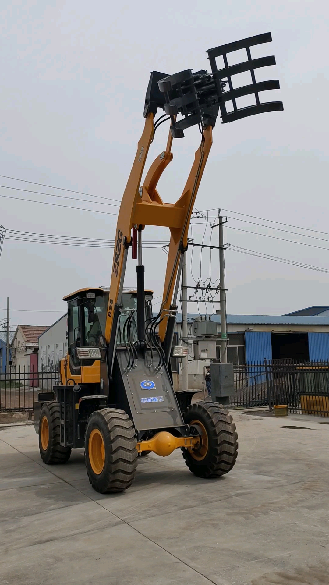 中首重工936旋转抓车旋转抓木头装载机