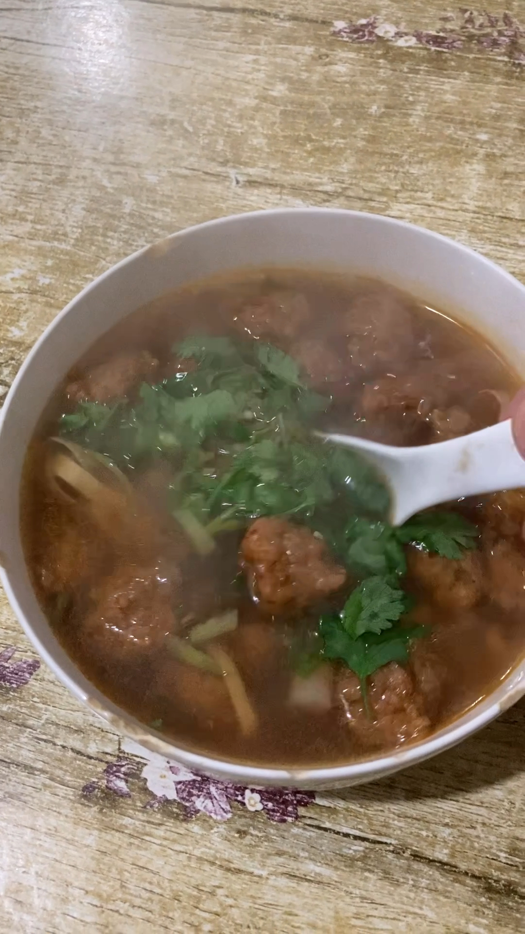 安徽美食#寿县人爱吃绿豆圆子,绿豆圆子常常是拿来烧汤,放点醋和香菜