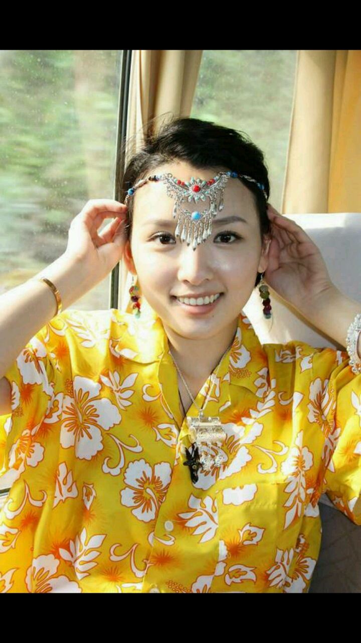 乡村美女:王君平