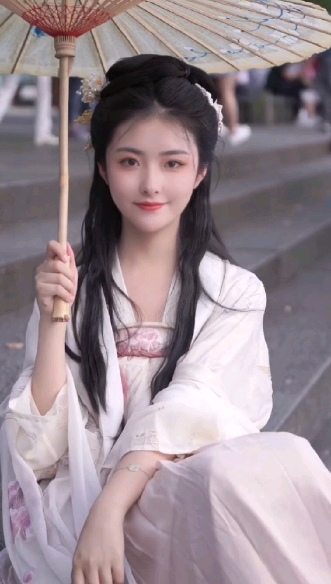 汉服#汉服装扮的小姐姐,有古典韵味.