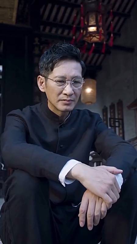 明星##王劲松他整整跑了十年龙套,后来从大太监杨金水到东叔林耀东