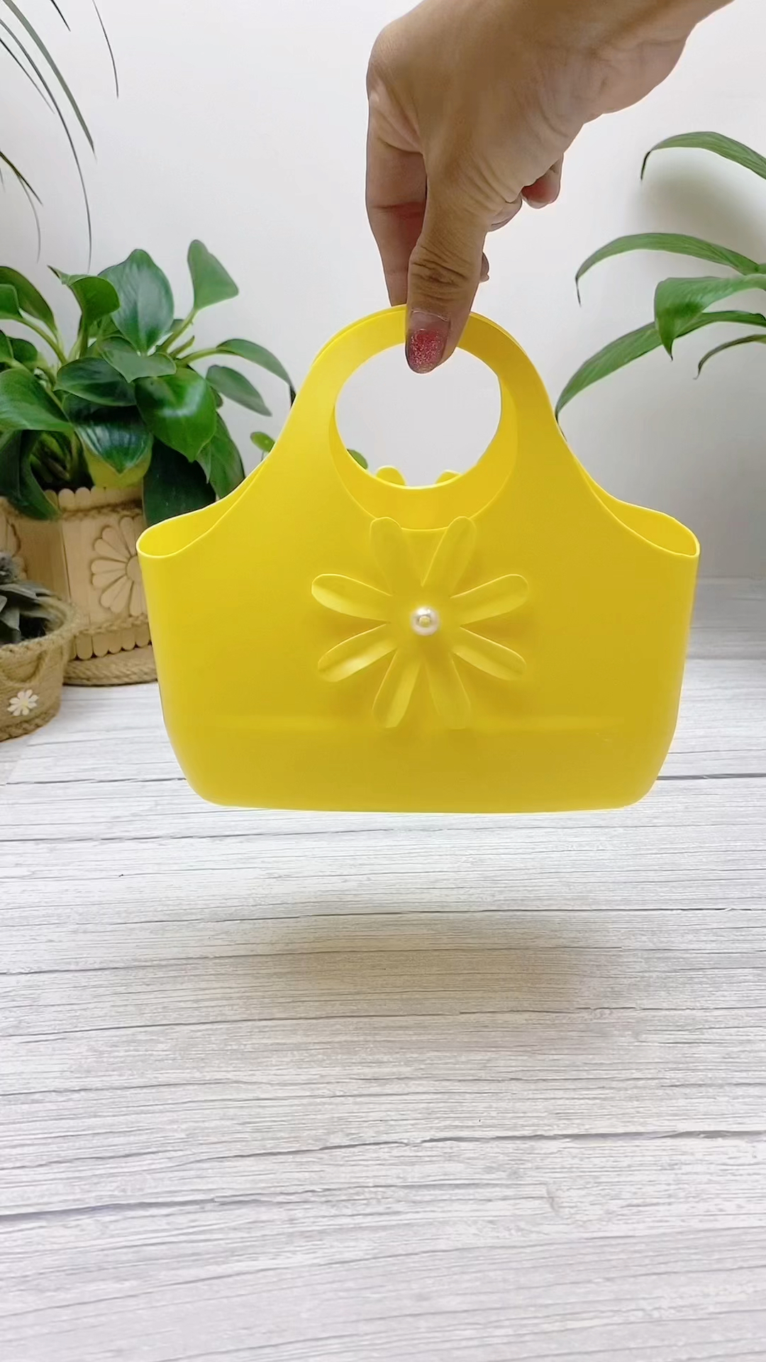 手工制作你家的洗洁精瓶子扔了吗做小提篮还挺好看哒