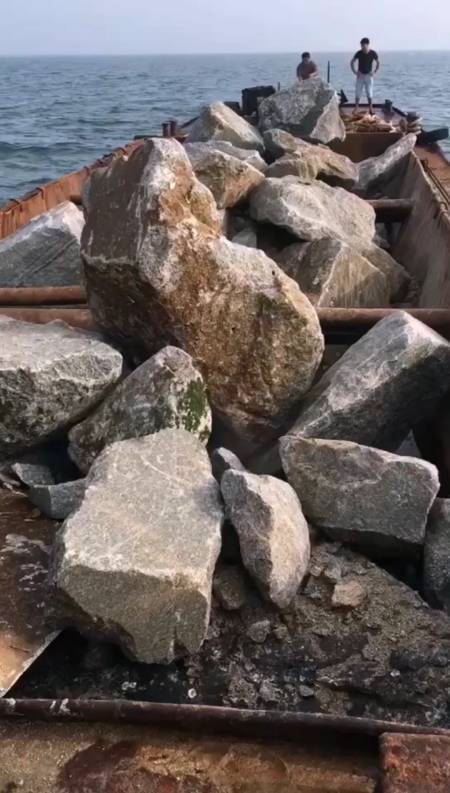 船长给大家分享,船是怎样卸石头的!