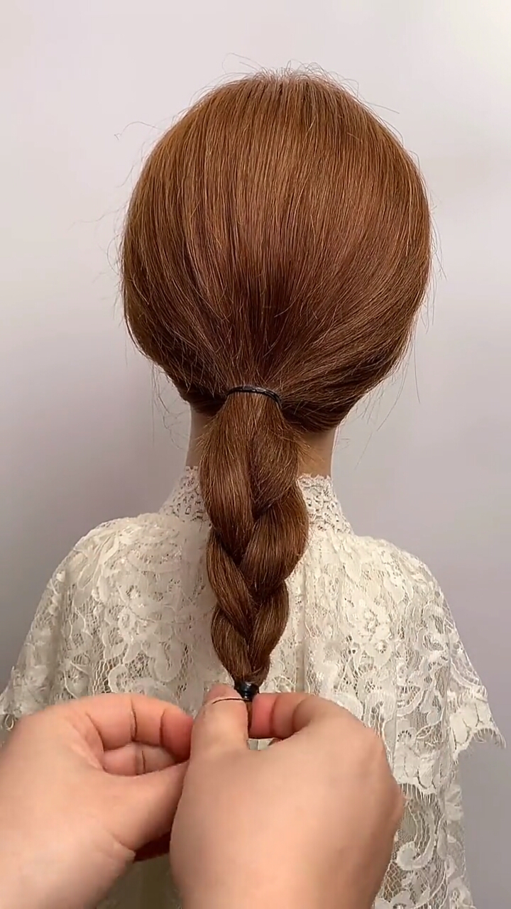 低马尾发带扎发教程