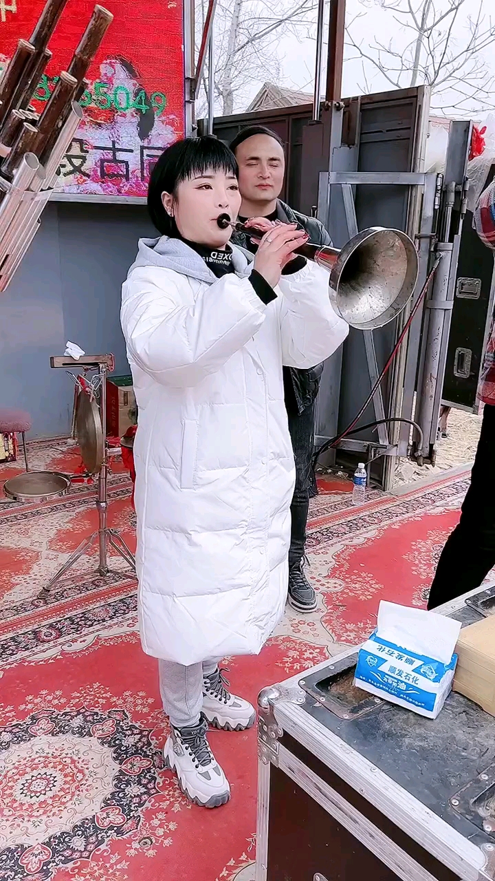 段莎莎不愧是民间唢呐女高手吹的真不孬