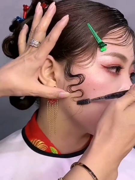 939803 2614次播放 . 2020-12-01 22举报 发型驿站