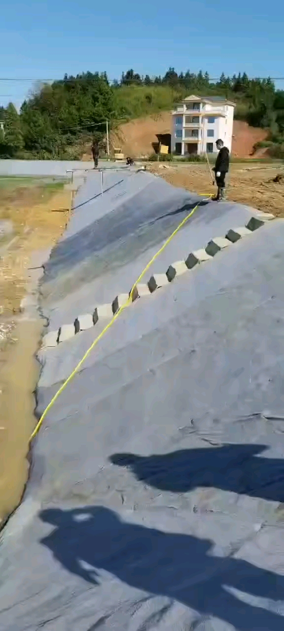 水泥毯混凝土帆布毯水泥毯护坡施工现场浇水变硬如混凝土