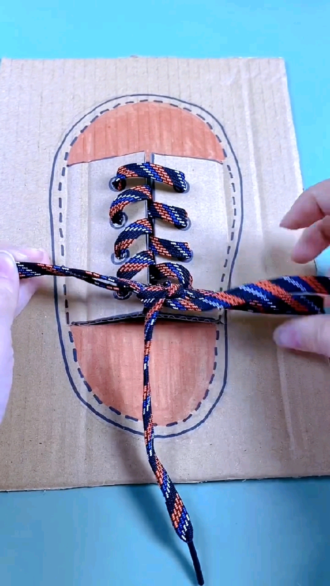 手工制作#旧纸板不要丢,做个可以系鞋带的鞋子,孩子一天就能学会系