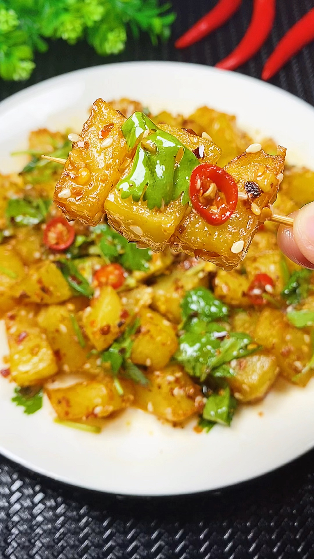 你知道路边摊好吃到尖叫的土豆块是怎么做的吗