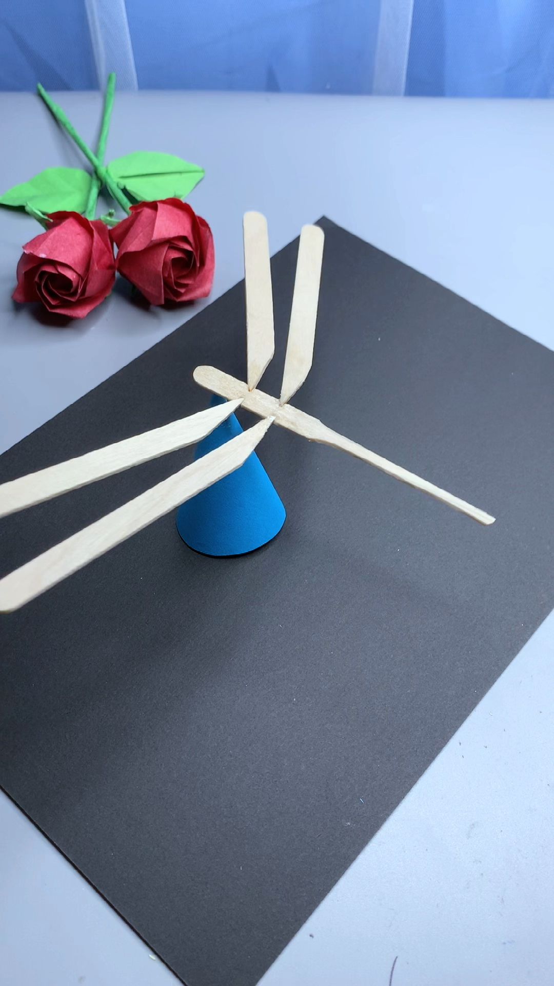 用吃完的雪糕棒制作平衡蜻蜓,一看就会,做起来太难了