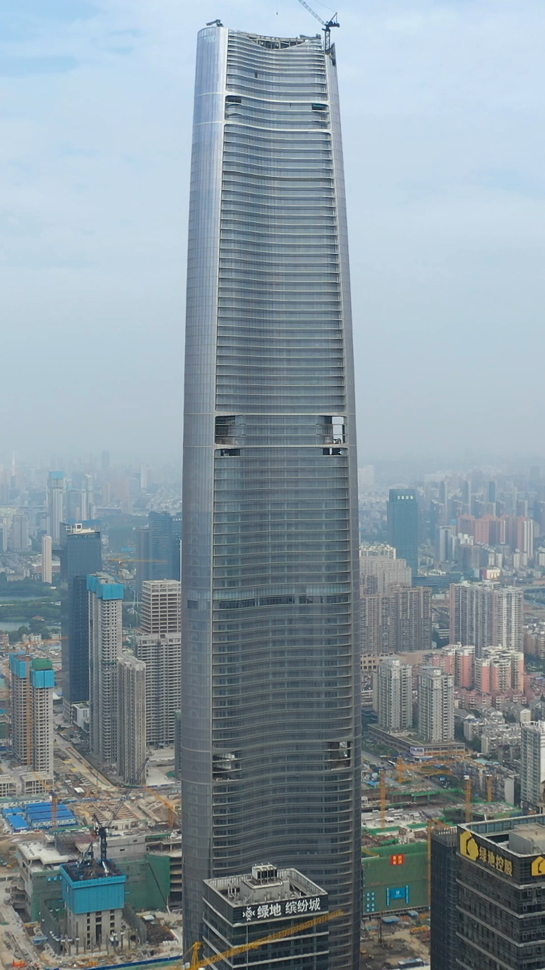 湖北省第一高楼,武汉绿地中心大厦,耗资500亿建成,高515米!