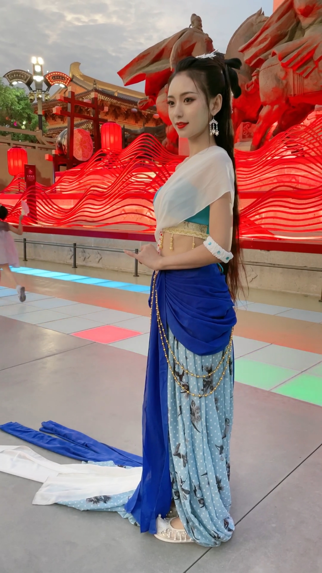 大唐不夜城#千艺仙女下凡来美丽的飞天仙子造型游玩西安大唐不夜城