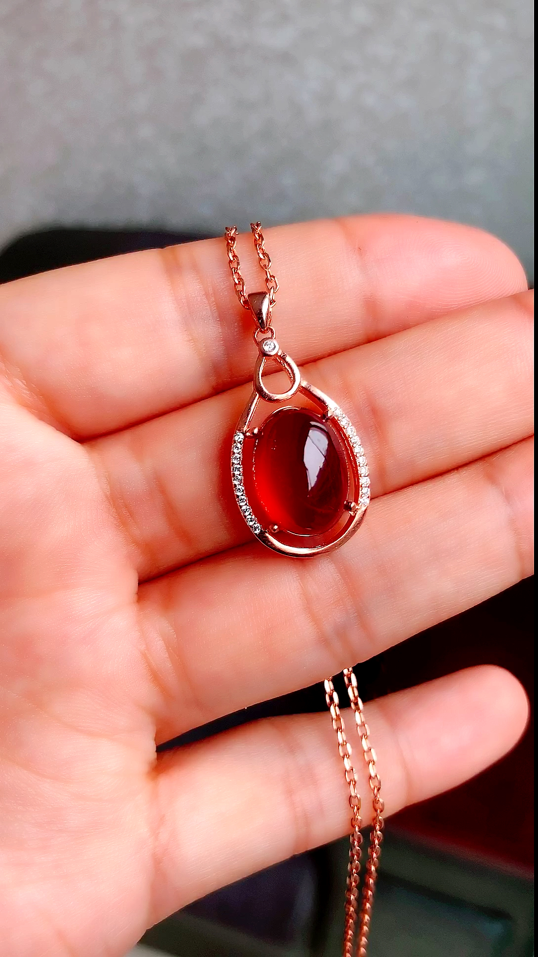 素面石榴石吊坠,红色石头,女人石