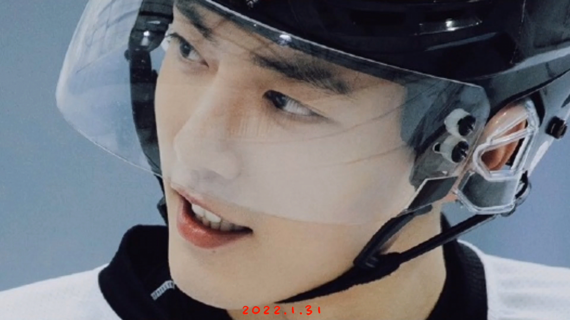 肖战#冰球小赞!好想大声说爱你!