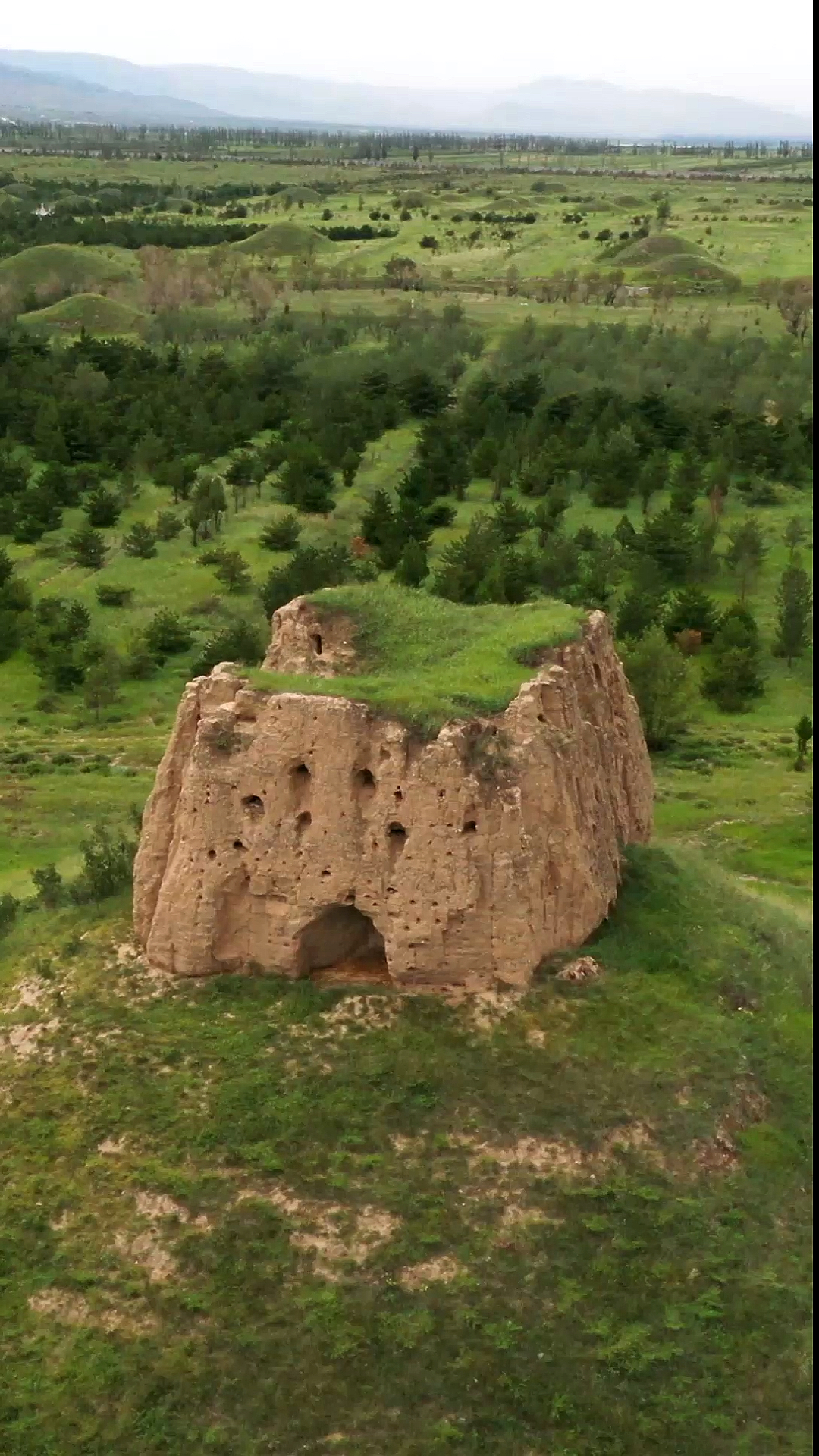 带上全民去旅行#广武汉墓群是目前全国最大最集中保存最完整的汉墓 