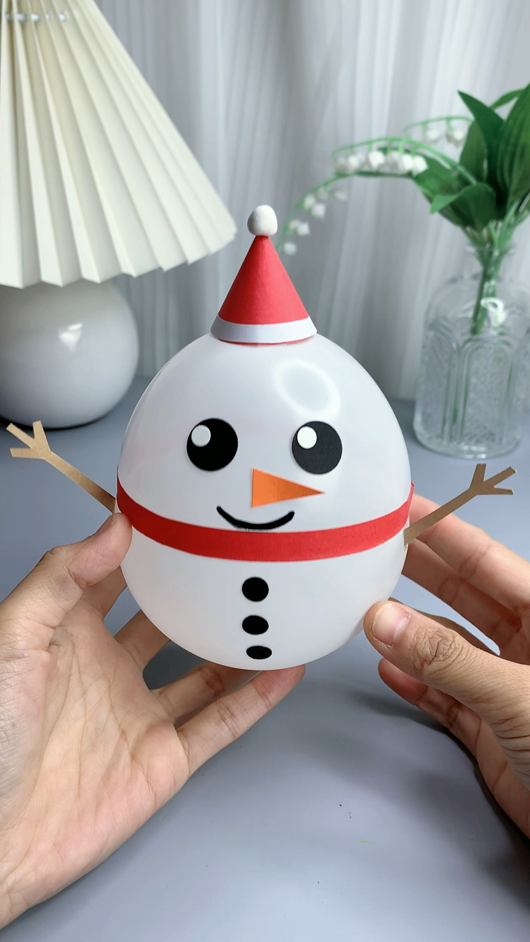 下雪了,用气球做个可爱的小雪人不倒翁,太好玩了