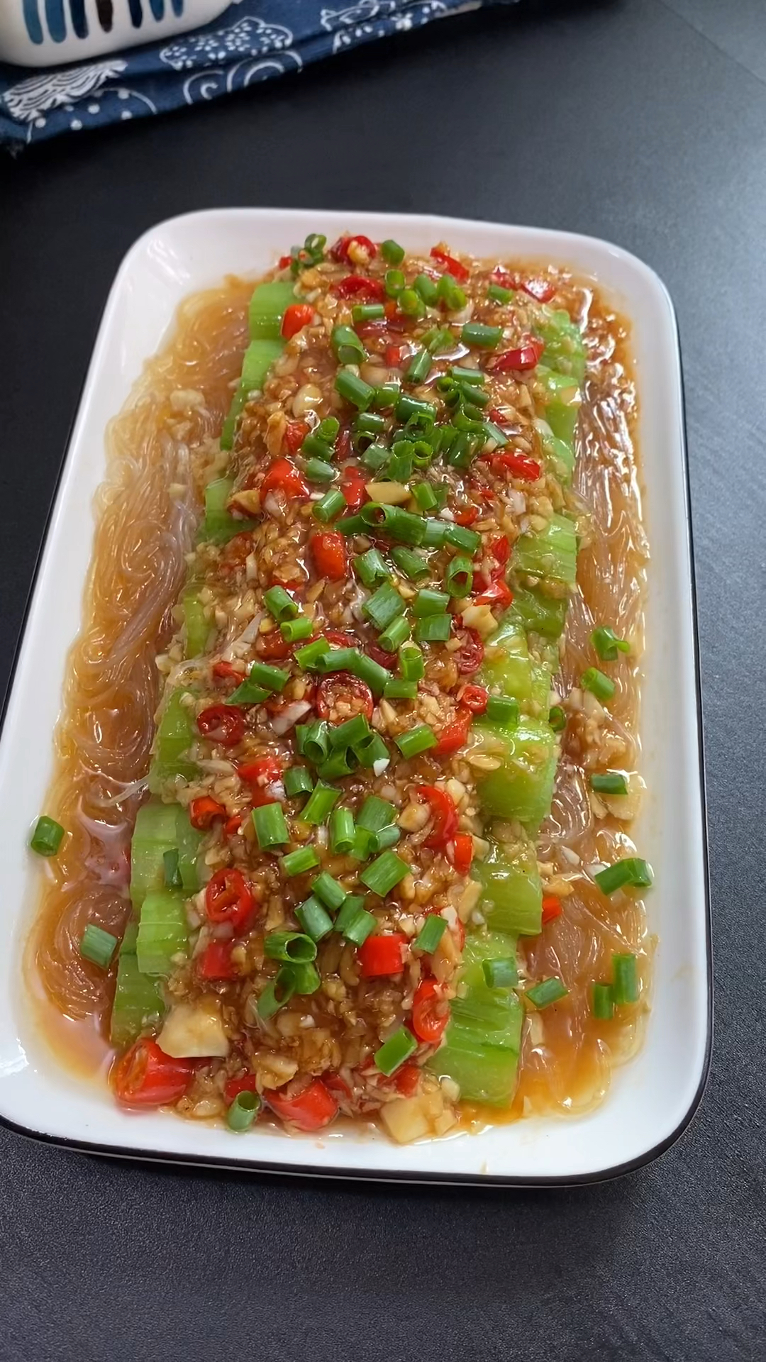 最合适夏天吃的一道菜,蒜蓉粉丝蒸丝瓜,清爽开胃又解腻