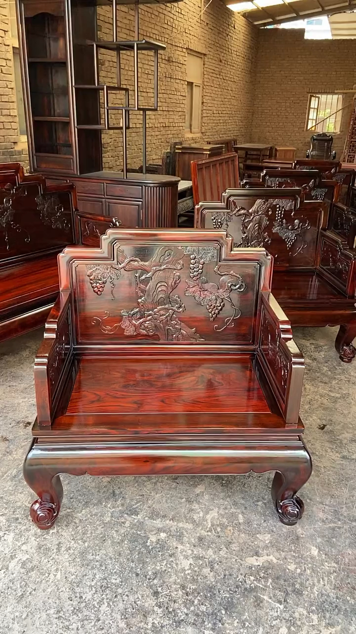 古典红木家具多子多福款踩珠沙发适合面积较大的客厅摆放