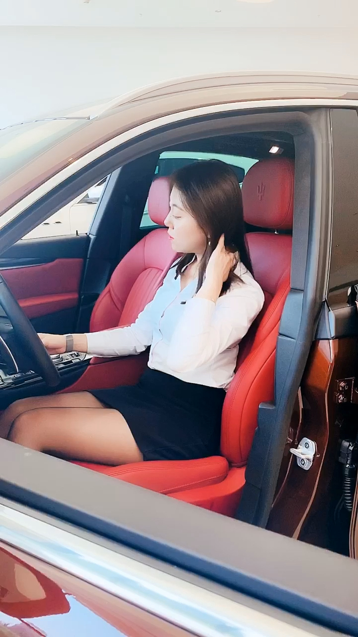 汽车销售小姐姐#4s店小姐姐一枚,我和你似曾相识!