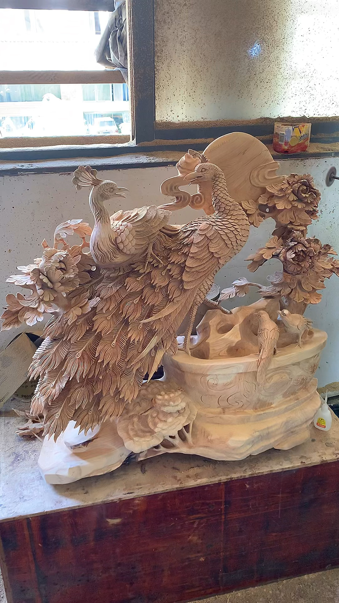 木雕制作过程#木雕孔雀花开富贵