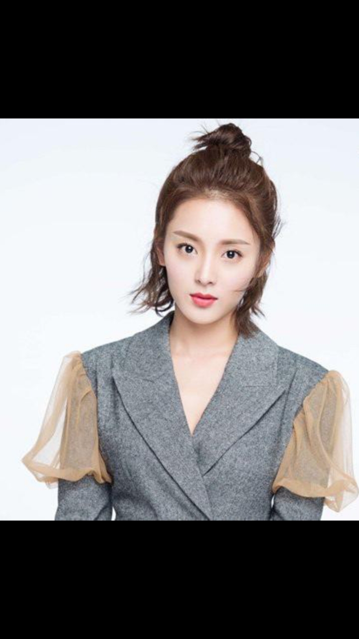 夏日穿搭#知名演员小刘佳,凭借《青城之恋》出道,现37岁近况曝光