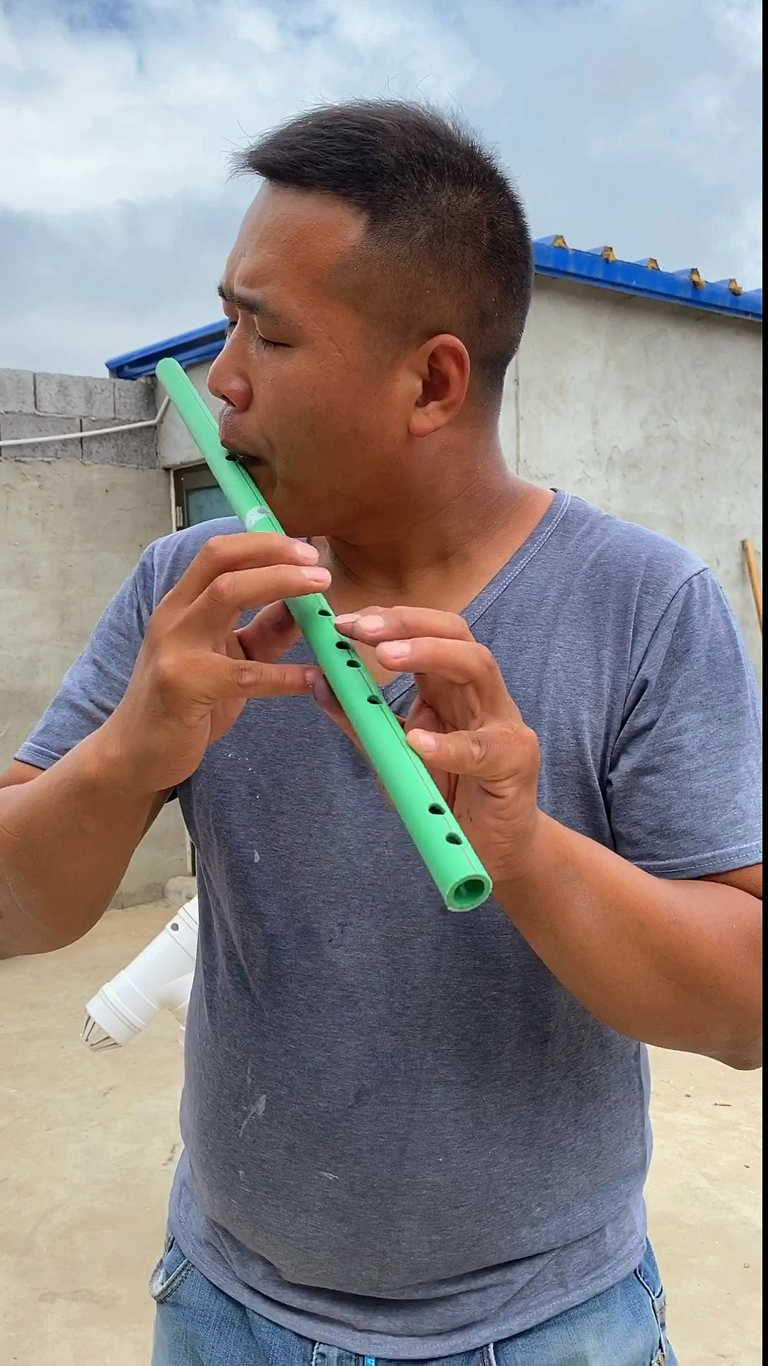 乡村生活#最近音乐细胞充沛做个水管笛子释放一下闭上眼享受一下美妙