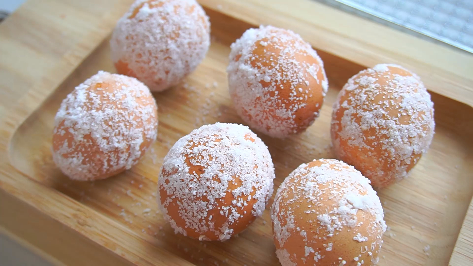 在家做个拿手菜烤箱烤鸡蛋会不会烤炸盐焗蛋咸不咸