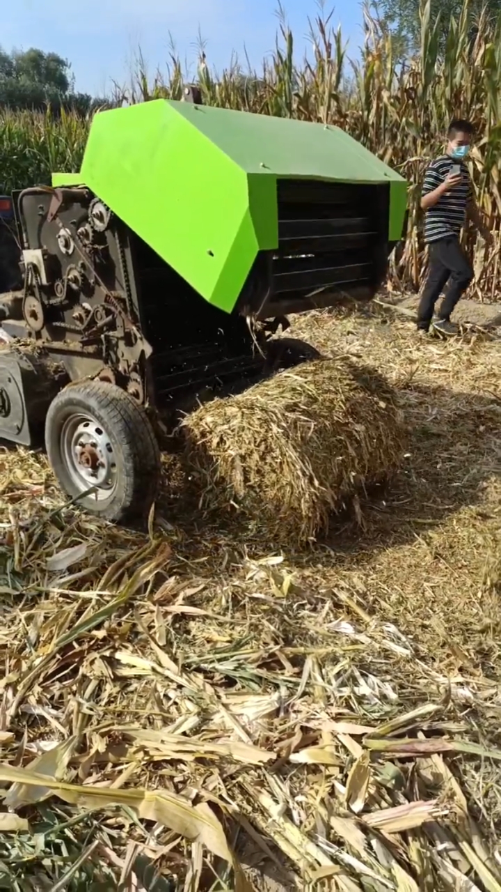 秸秆打捆机#秸秆粉碎打捆机,收割粉碎玉米秸秆,揉丝除尘滤土,擦料